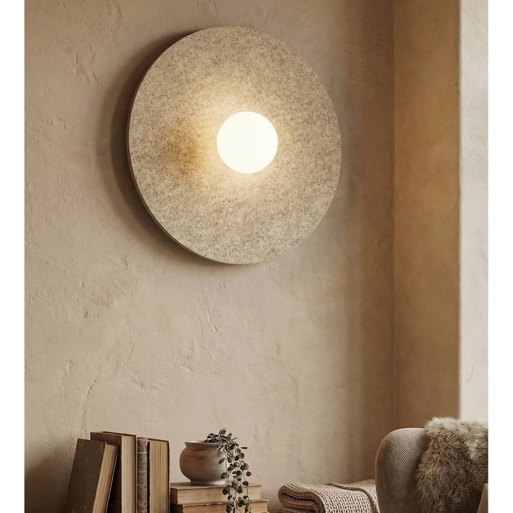 Lampada da parete Calma in acciaio e feltro beige