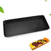 Torta rettangolare da 36,5 cm con rivestimento antiaderente e fondo rimovibile per quiches, cheesecakes e dessert.