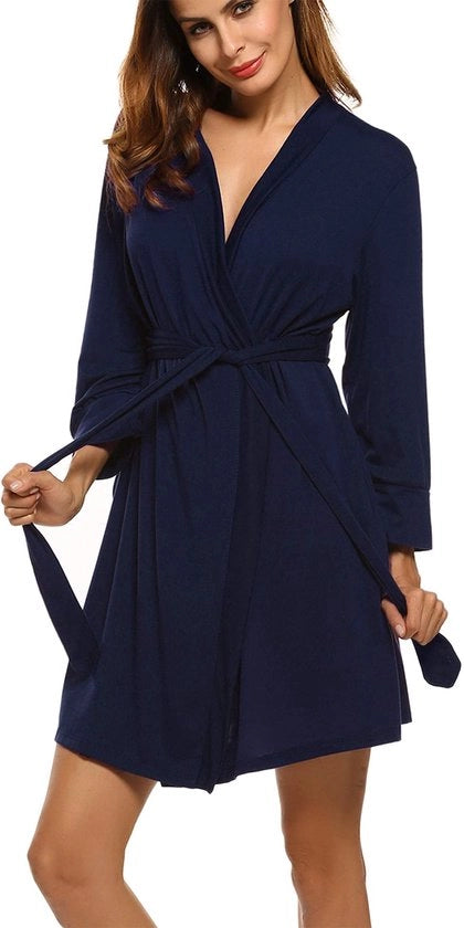 Kamis da Donna Corta a Manica Lunga 3/4 con V Collo Badjas da Bagno Kimono Sauna Negligé Marina Estivo Blu Marino 

Modello: Ekouaer 
Codice: S 
Materiali: Cotone 
Dimensioni: 
- Lunghezza: 
- Altezza: 
- Giro vita: 
- Giro petto: 
- Giro manica: