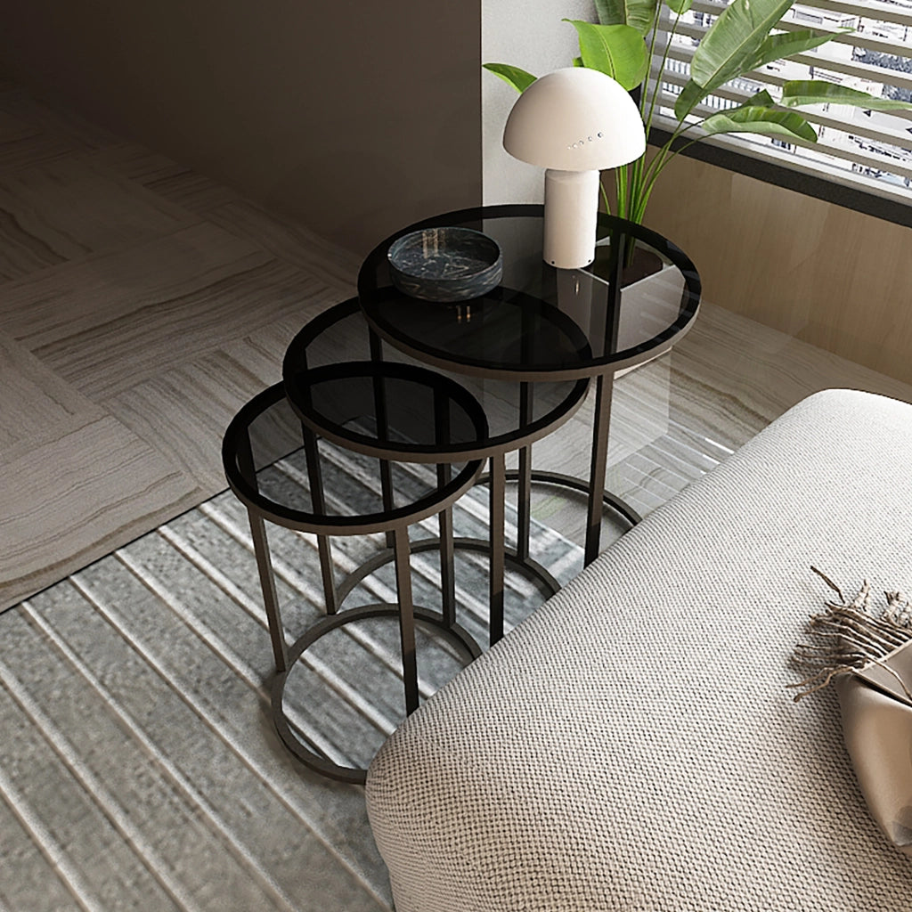 Set di 3 Tavolini Bassi 'Kyyjärvi' Sovrapponibili con Piano Tondo in Vetro Fumè Grigio [en.casa]
