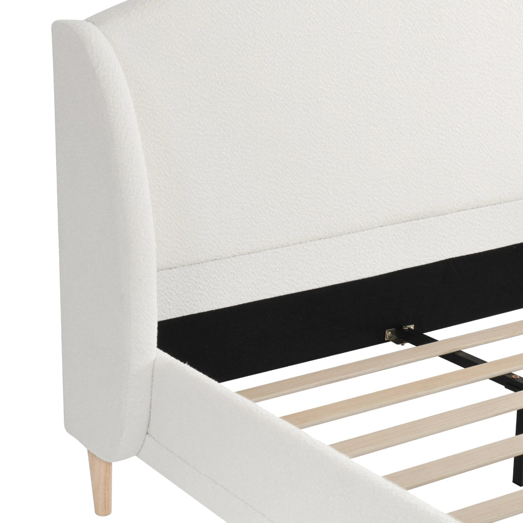 Letto matrimoniale 140x190 cm in tessuto bouclé bianco, testiera a orecchie, rete a doghe inclusa, montaggio rapido