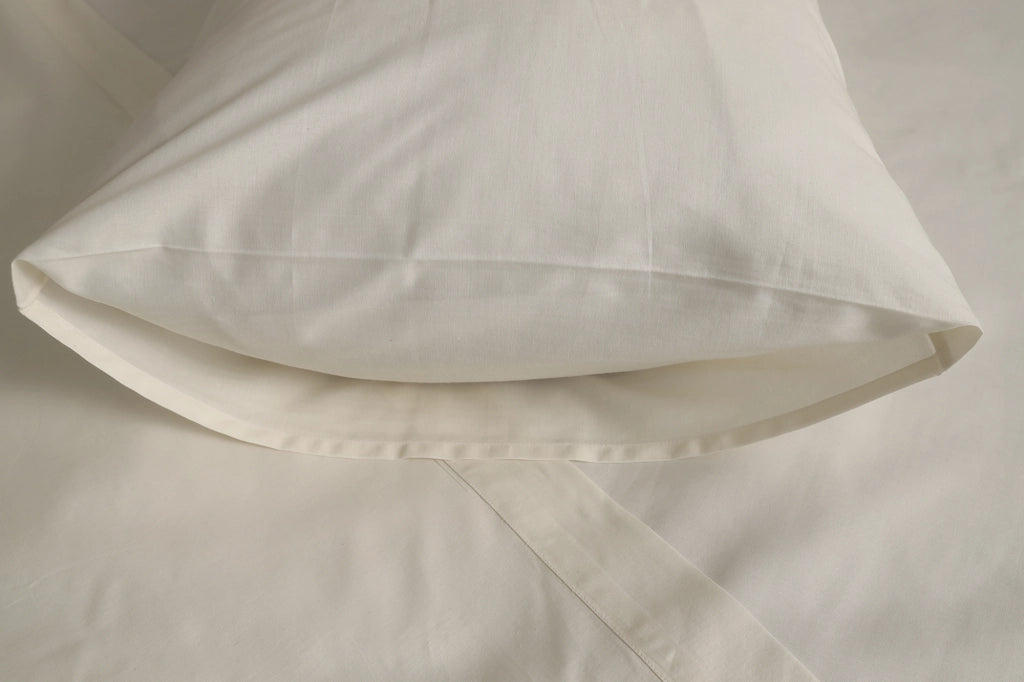 Sarisa, set Completo Letto Matrimoniale in Policotone, Bianco Panna