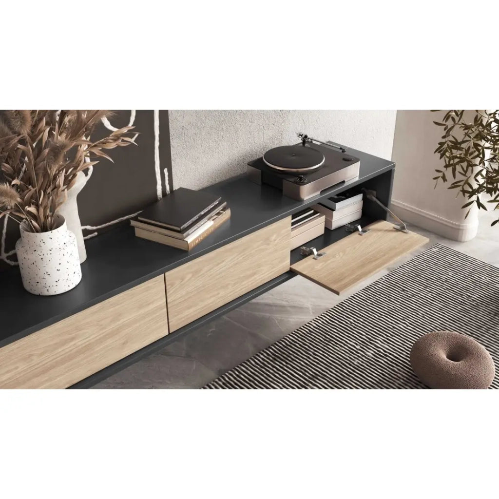 Mobile porta TV 180cm collezione MAANUM. Colore grigio e rovere chiaro.