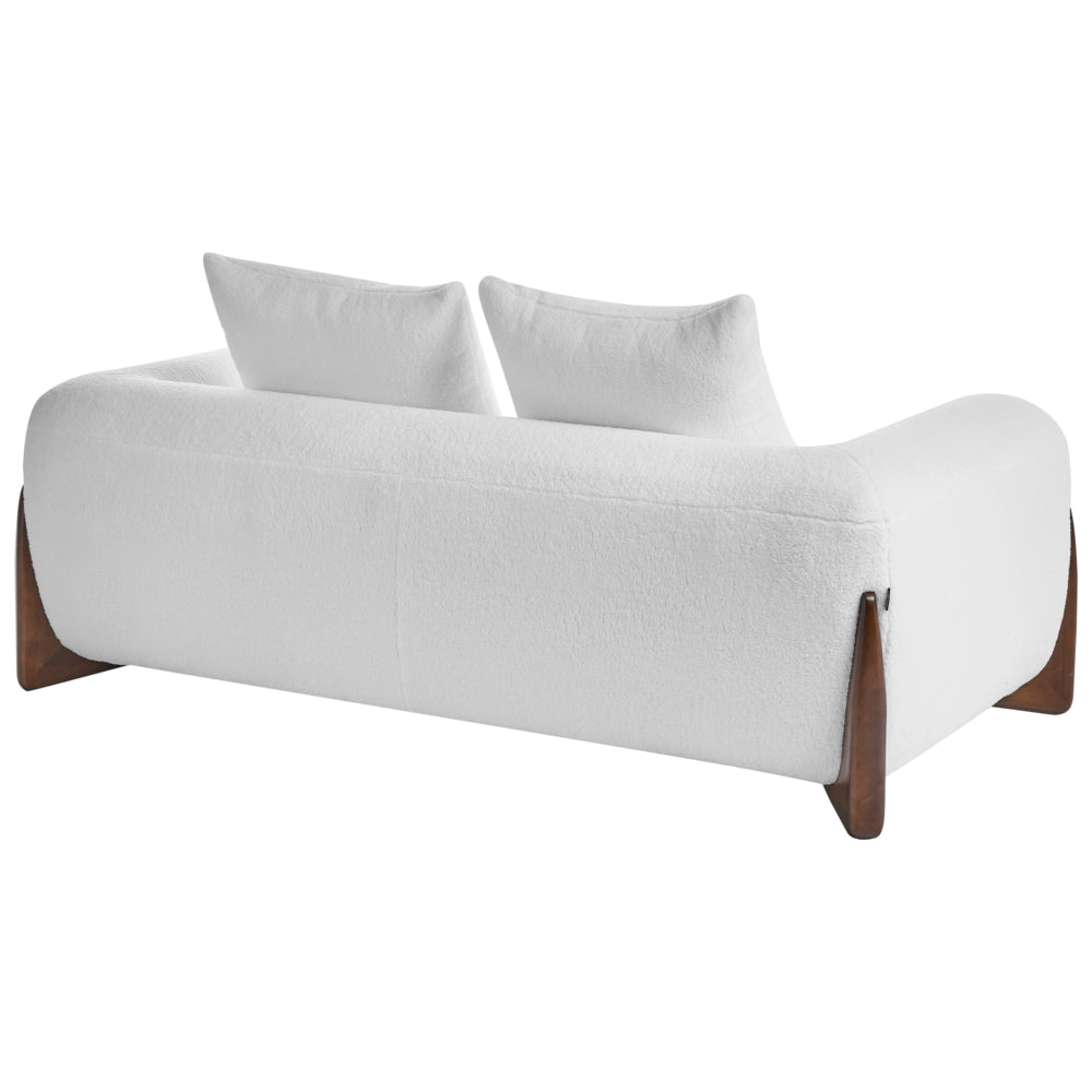 Divano a due posti con rivestimento in tessuto bouclè bianco con braccioli e gambe in legno stile moderno