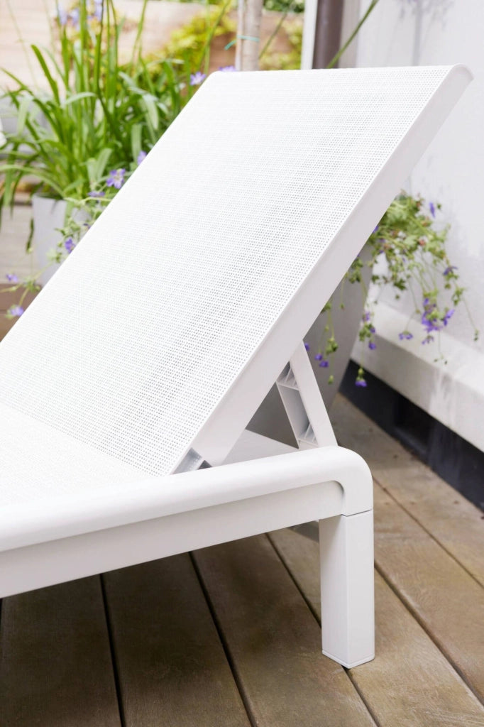 Lettino prendisole Shawinigan, Sdraio da giardino, Letto pieghevole outdoor, Sedia reclinabile, 188x58 h29 cm, Bianco