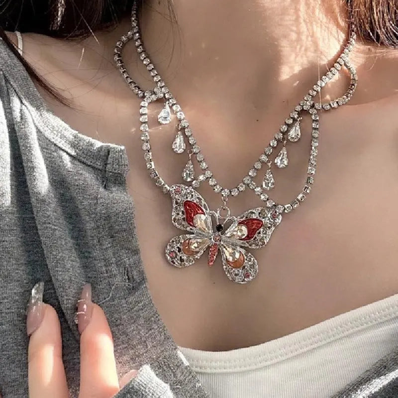 Collana con ciondolo a farfalla fatto a mano con diamanti, regalo di Natale o compleanno.