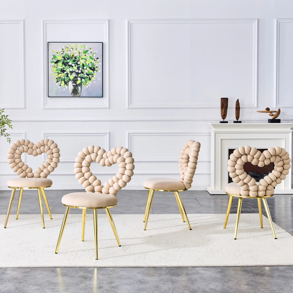 Chaise da pranzo 2 pezzi con schienale a cuore traforato in velluto e gambe in metallo nero beige chiaro