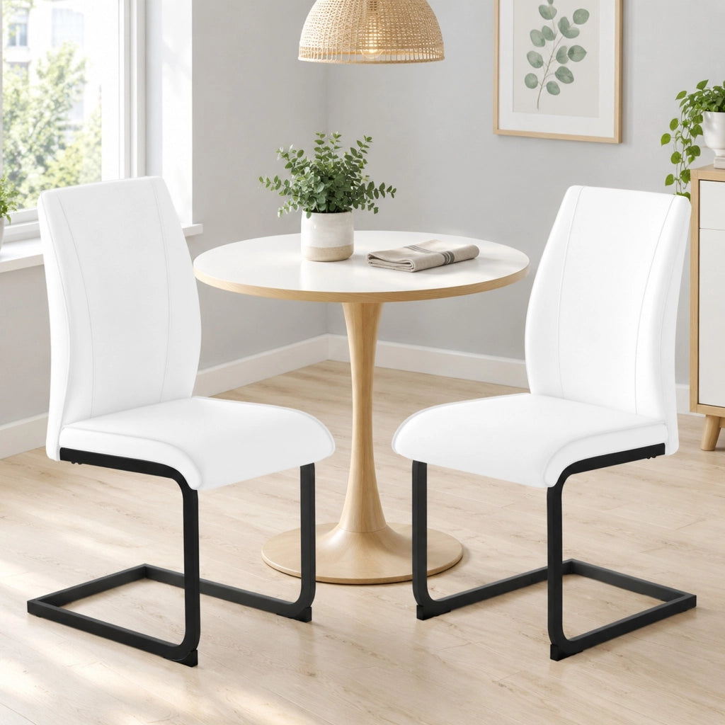 Sedia da pranzo in ecopelle bianca con schienale ergonomico e gambe in metallo nero