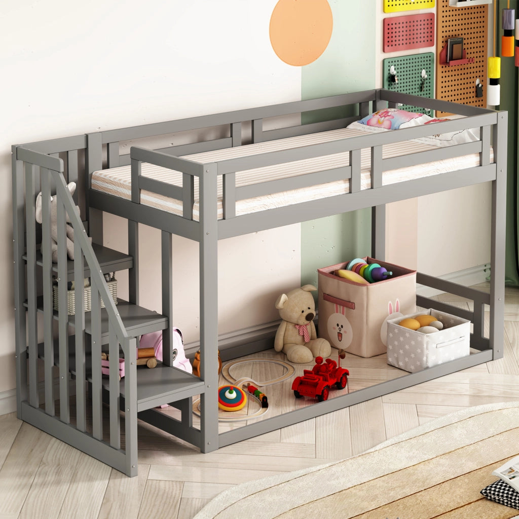 Letto a castello basso per bambini 90×200 cm con scala e ripiani; senza materasso; legno; grigio