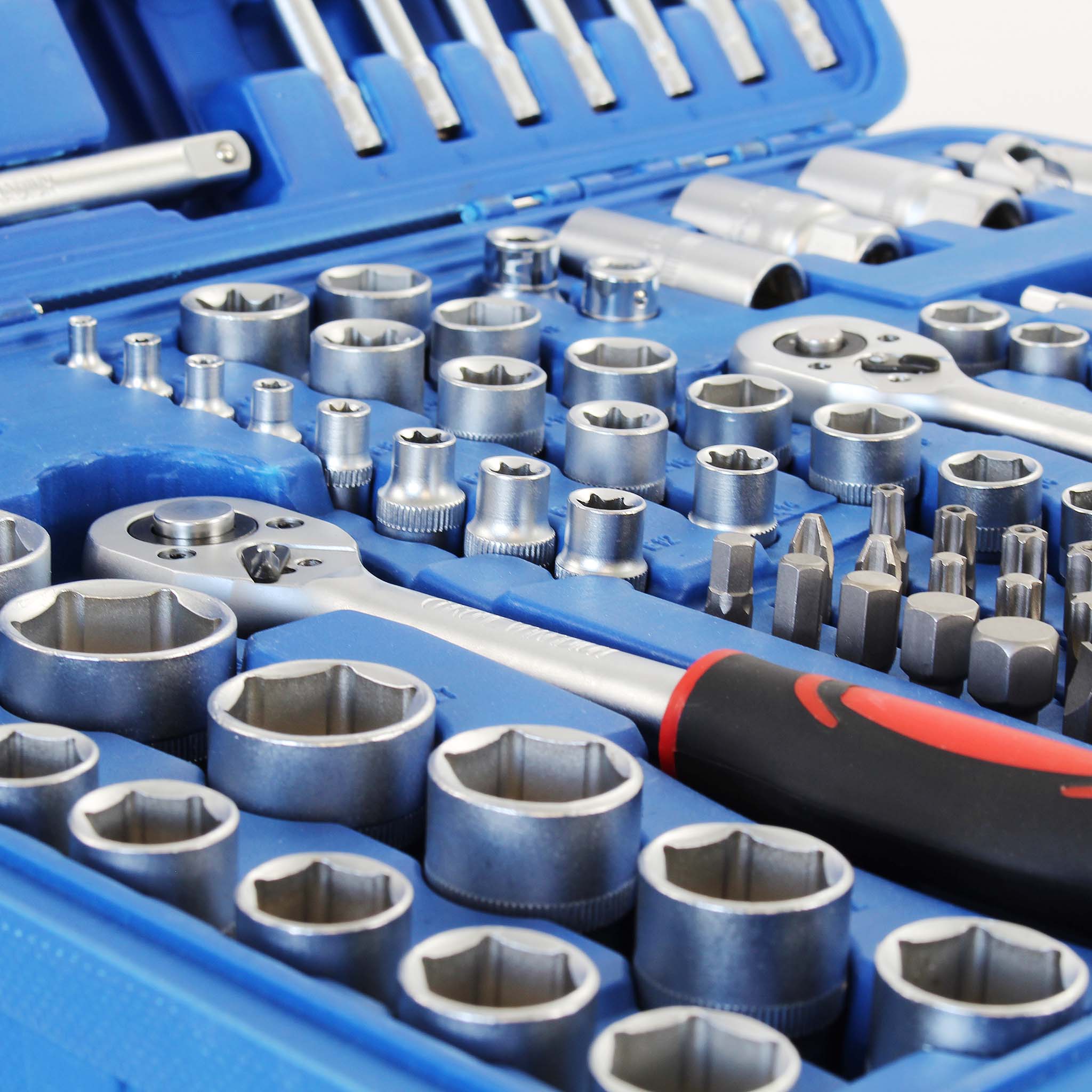 Set di chiavi a bussola 192 pz. Con cricchetti, bit, prese da 1/2″ 3/8″ 1/4″