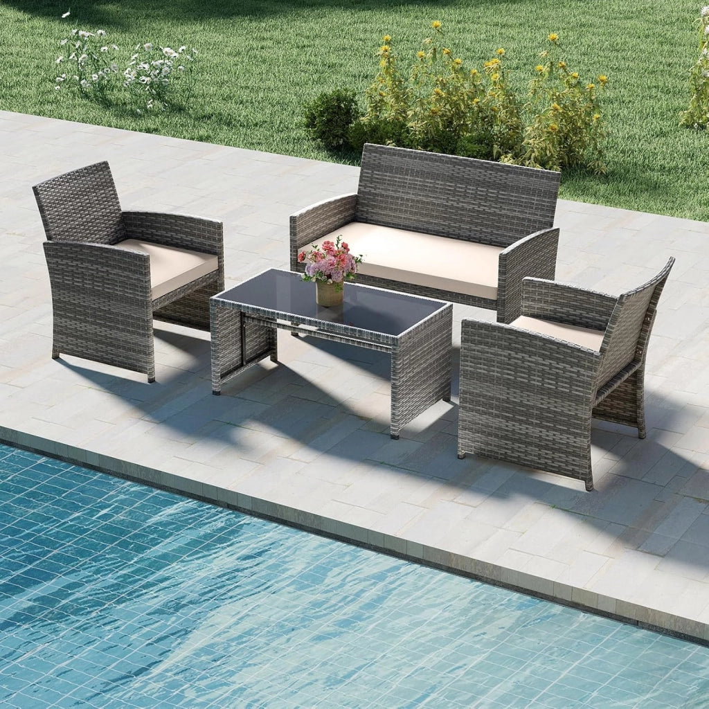 Set Mobili da Giardino in Rattan PE, Divano a 2 Posti e 2 Poltrone con Cuscini Comfort, Tavolino con Piano in Vetro, Arredo da Esterno per 4 Persone per Patio, Balcone, Cortile (Grigio+Bianco)