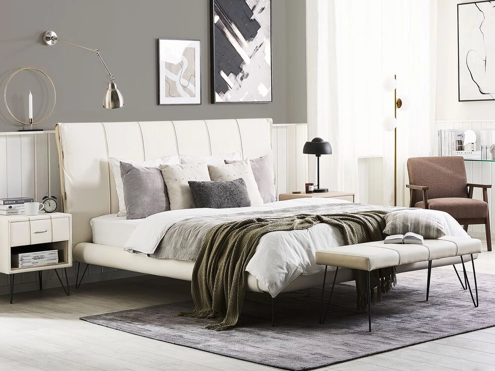 Letto King Size Gambe in metallo in finta pelle bianca 180 cm con testiera imbottita