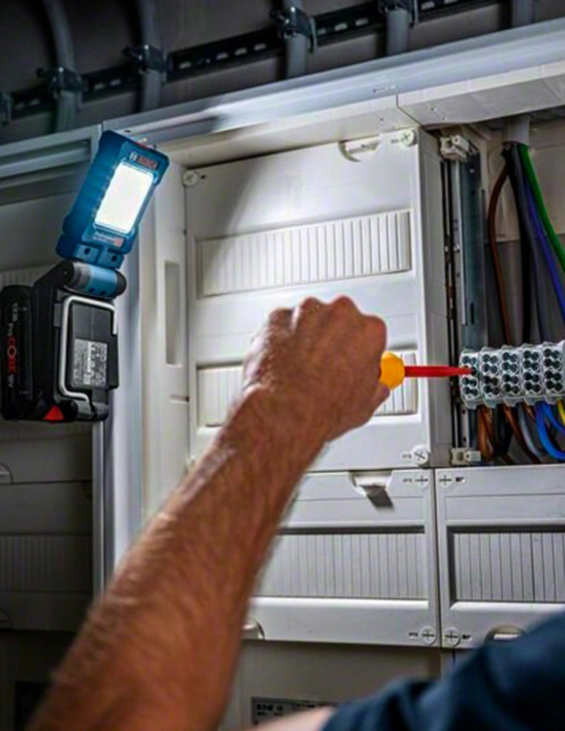 Torcia LED BOSCH GLI 18V-800 (Solo corpo)