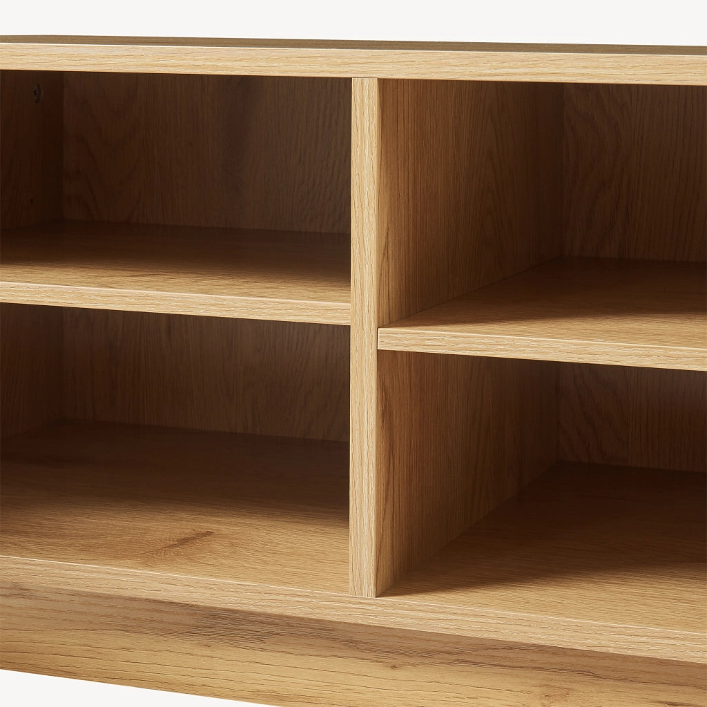 Mobile Porta TV Ferrersp a 2 Ante e Scomparti Aperti 140 x 40 x 45 cm - Effetto Rovere / Avena Oatmeal [en.casa]