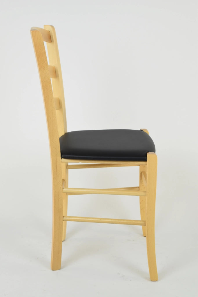Sedia Venice Tommychairs, struttura in faggio verniciata in color naturale e seduta rivestita in finta pelle nera