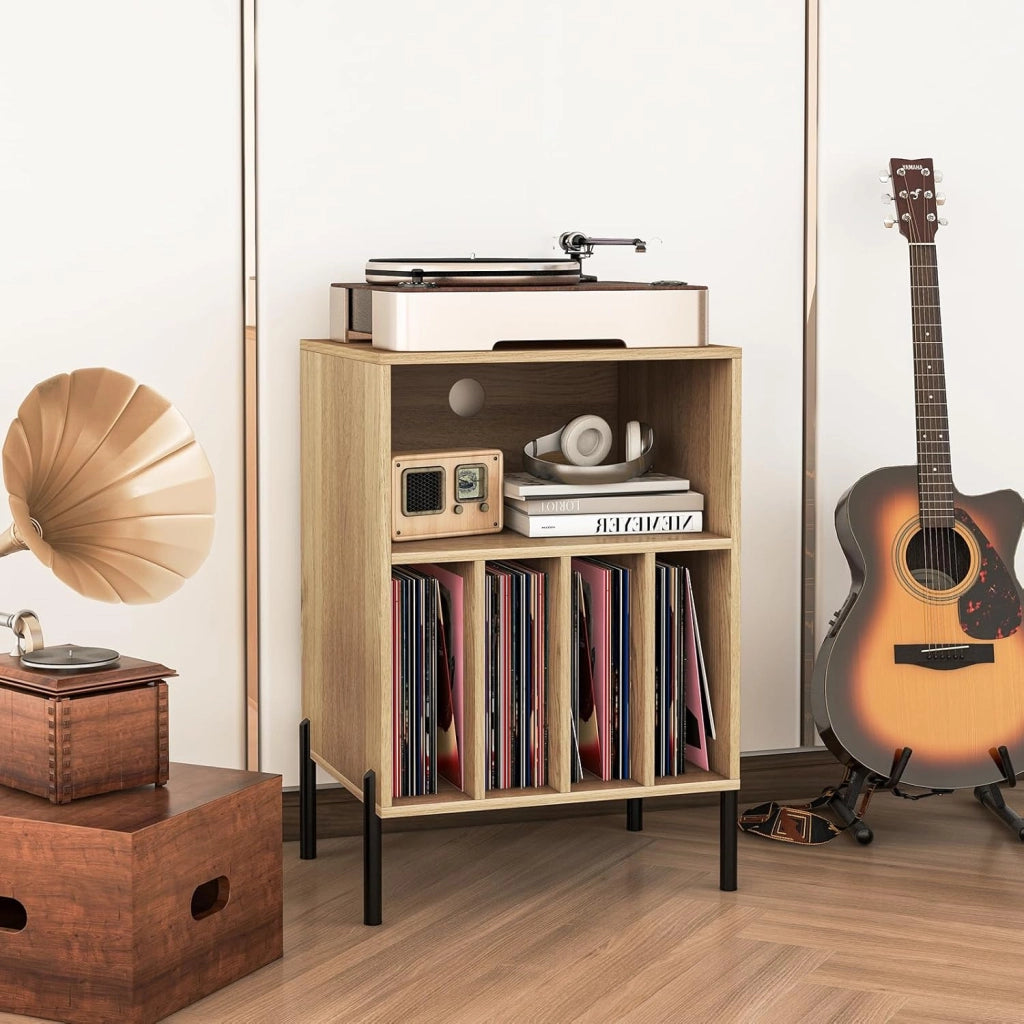 Tavolino da Letto Mobile Giradischi con Base di Ricarica, Comodino per 150 Album, 2 Porte USB, 1 Tipo C, 5 Scomparti, Gambe in Metallo, Supporto per Giradisco, 53 x 45 x 78 cm