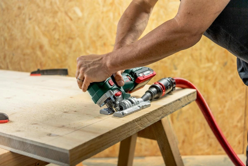 Metabo 601502840 STA 18 LTX 150 BL Seghetto alternativo a batteria 18 V motore brushless profondita' taglio 150 mm cambio lama senza attrezzi colore Nero