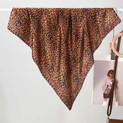 Eleganti e trendy sciarpe di seta da donna, realizzate in pura seta.