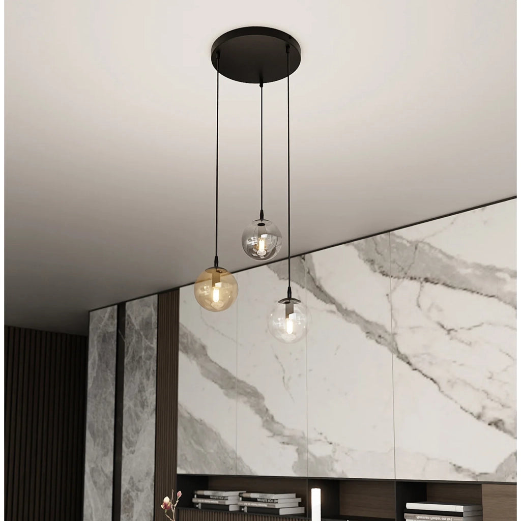 Sospensione 3 Luci Kali In Acciaio Nero Base Tonda E Sfere In Vetro Multicolor