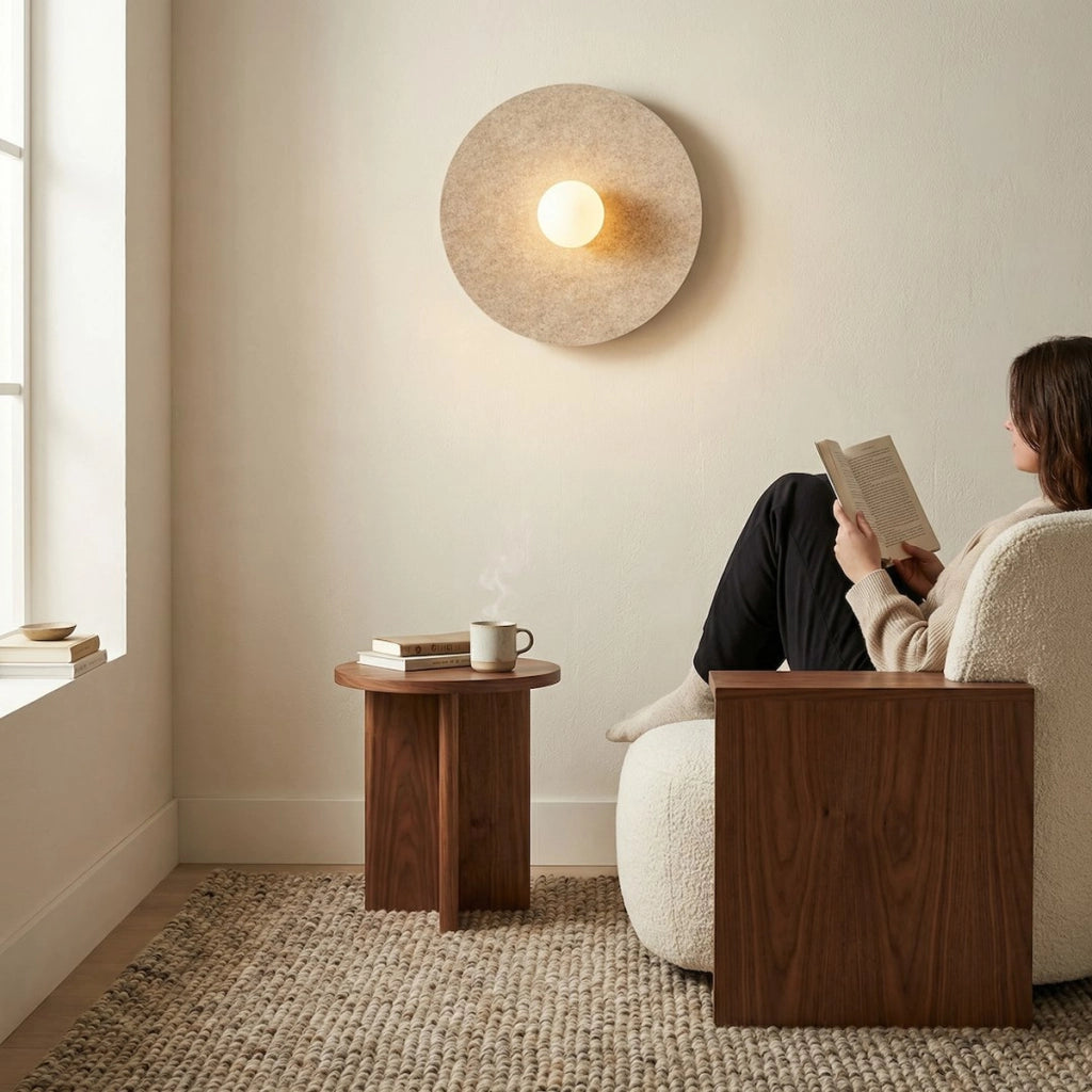 Lampada da parete Calma in acciaio e feltro beige