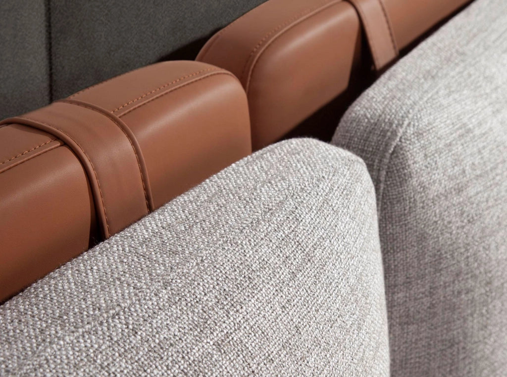 Letto in similpelle marrone e tessuto grigio
