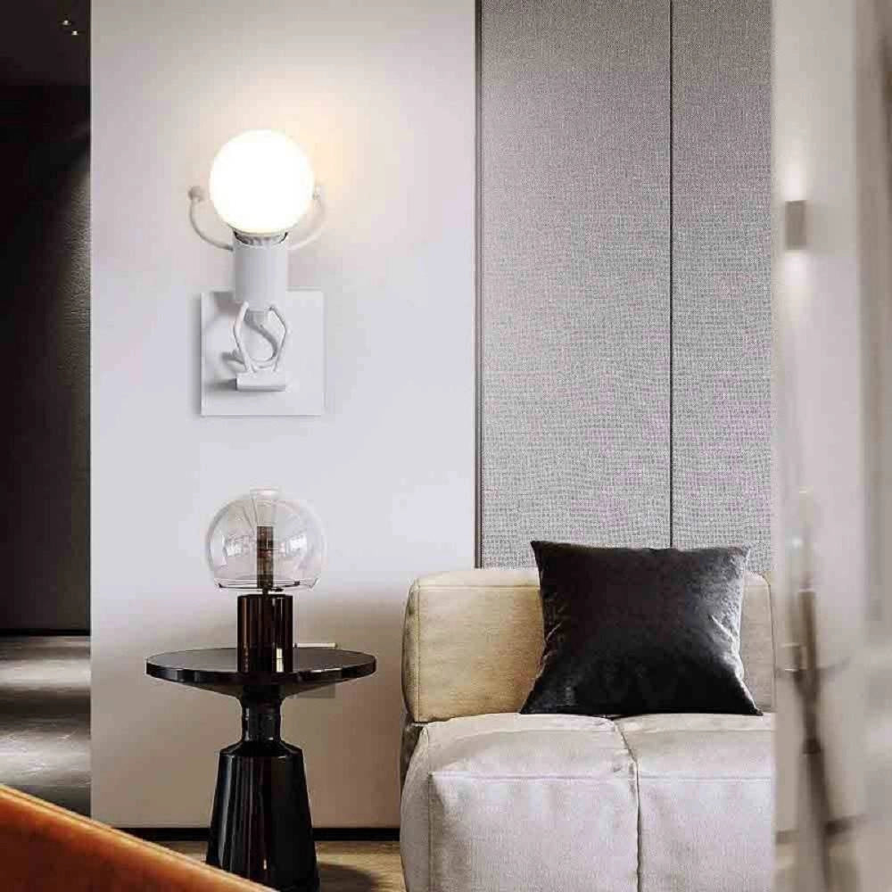 Trade Shop - Applique Da Parete Decorativo Forma Omino Che Salta In Metallo Attacco E27 Aq50 - Bianco