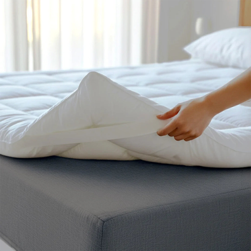 Topper 140x190 cm in Ovatta da 500 gr | Coprimaterasso Imbottito | Rivestimento in Microfibra Traspirante, Con Elastici agli Angoli | Protezione Materasso