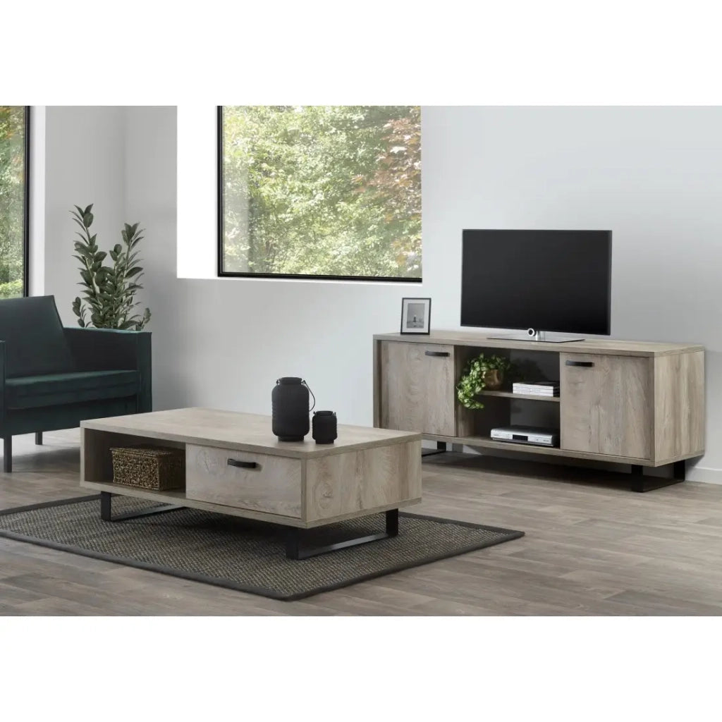 Tavolino basso robusto collezione NEWTON Colore rovere chiaro. Piedi in metallo nero.