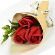 Trade Shop - Mazzo Mazzettino Bouquet Di Rose Rosse Finte Con Foglie Regalo Per San Valentino -