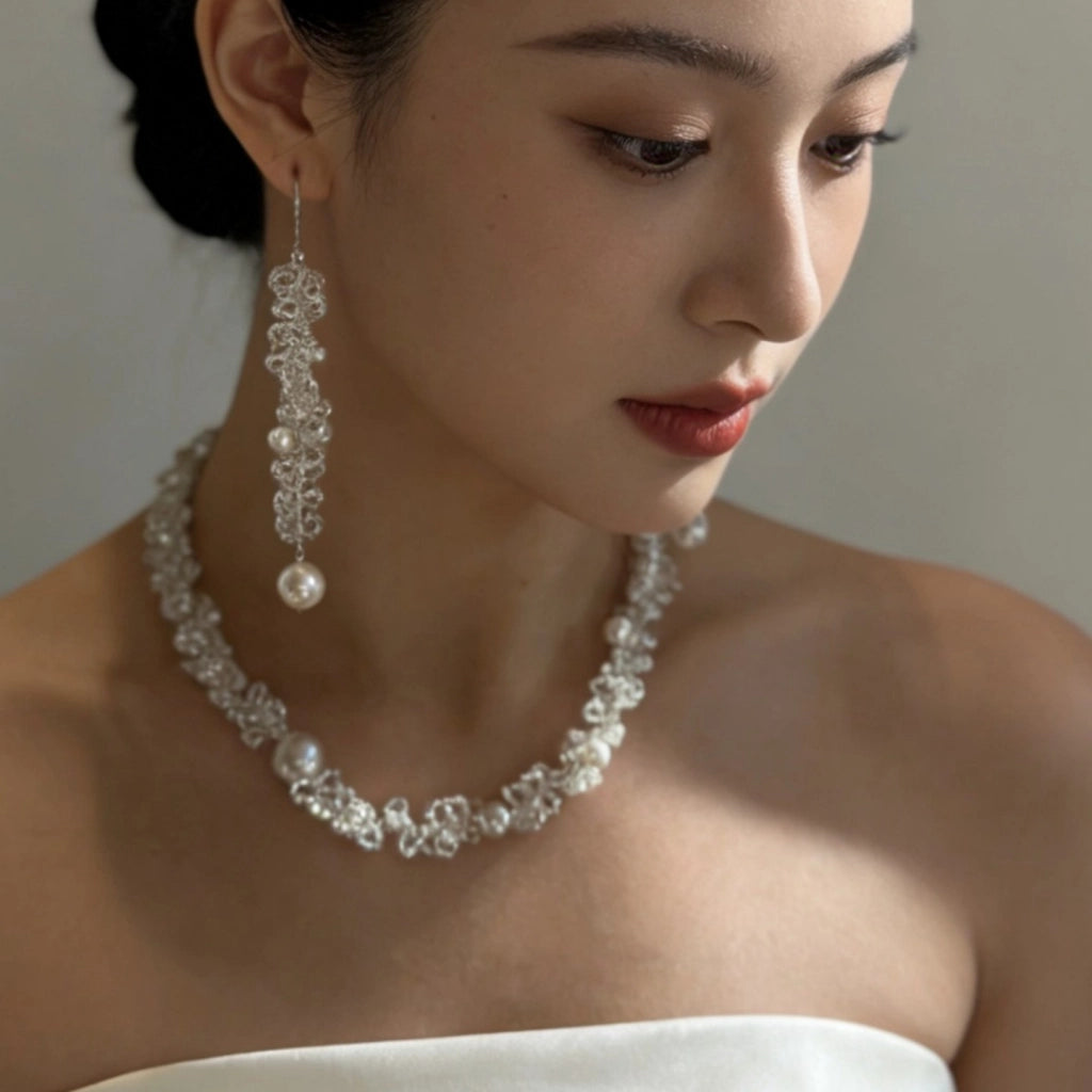 Orecchini romantici con perle intrecciate a nebbia floreale argentata, elegante catenina per clavicola realizzata a mano con perline.