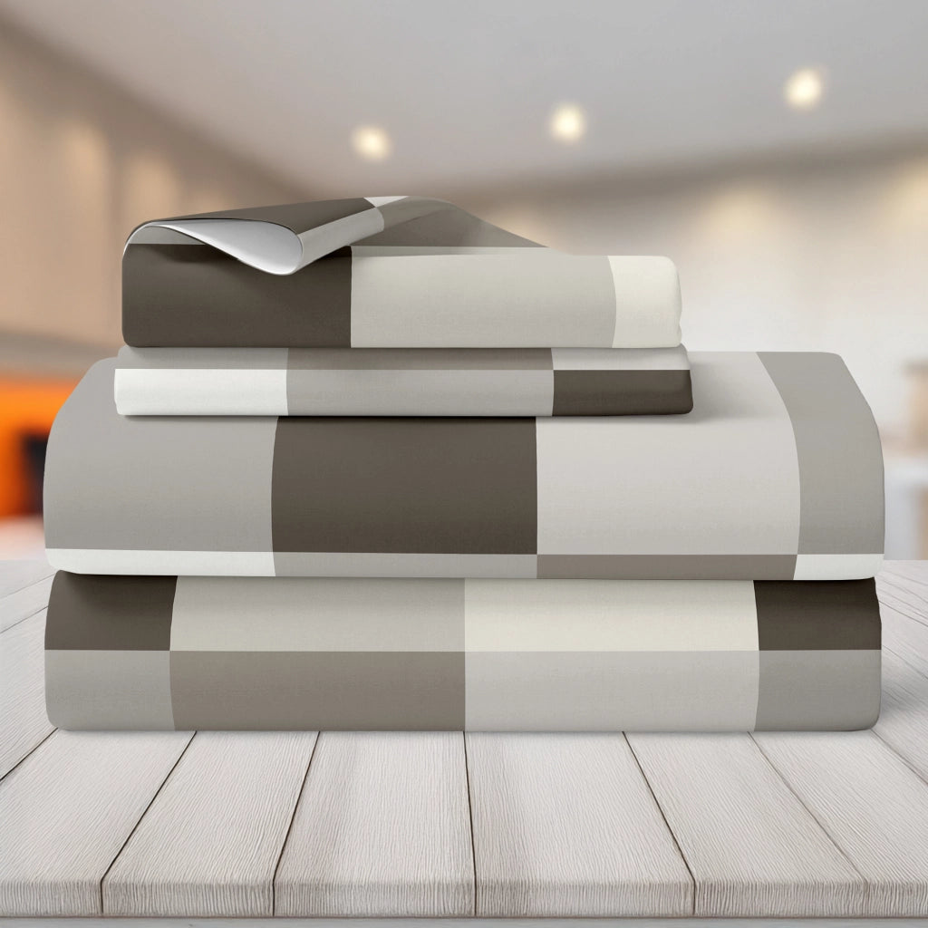 Completo Letto Matrimoniale No Stiro Set Lenzuola In Morbida Microfibra Anallergica Lenzuolo Sotto Con Angoli Elastici Fino 30 Cm, Lenzuolo Teso Sopra 2 Federe Prodotto Italiano  Chess Beige