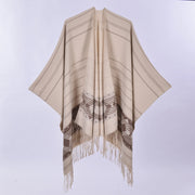 Nuovo modello di mantella/scialle in cashmere con spacchi, semplice e alla moda.