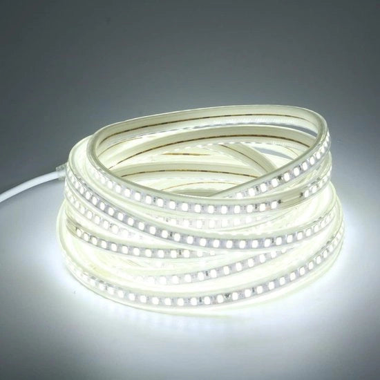 Striscia LED 6 Metri - Impermeabile - Indoor e Outdoor - Consumo di Energia Basso - Alta Qualità