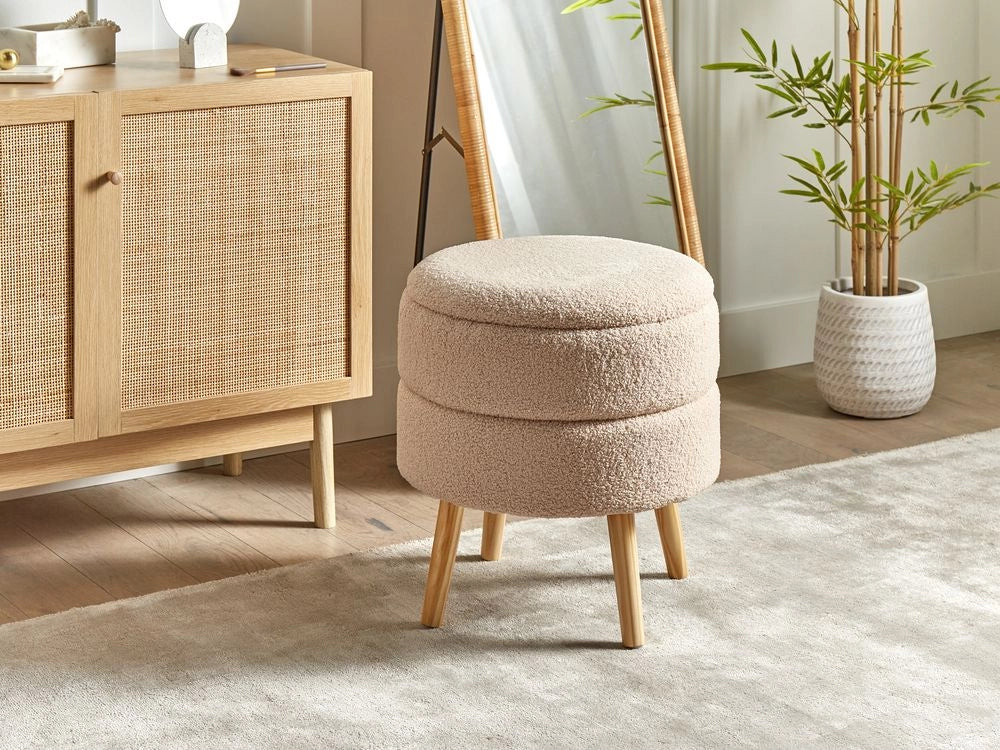 Sgabello Boucle beige con gambe in legno imbottite Stile moderno