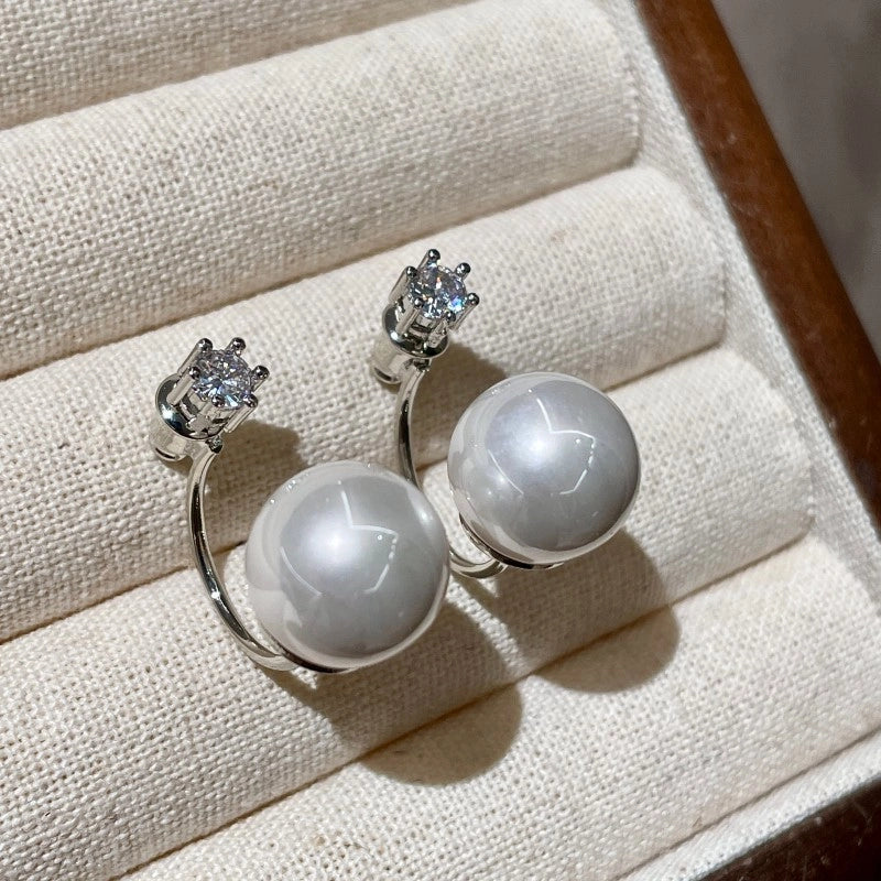 Orecchini di perle e zirconi, modello da indossare dietro la schiena, eleganti e delicati.