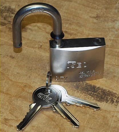 Iseo CITY 60 Lucchetto a Chiave con Arco in Acciaio Inox 3 Chiavi Piatte Numerate Garanzia 10 Anni colore Nichelato