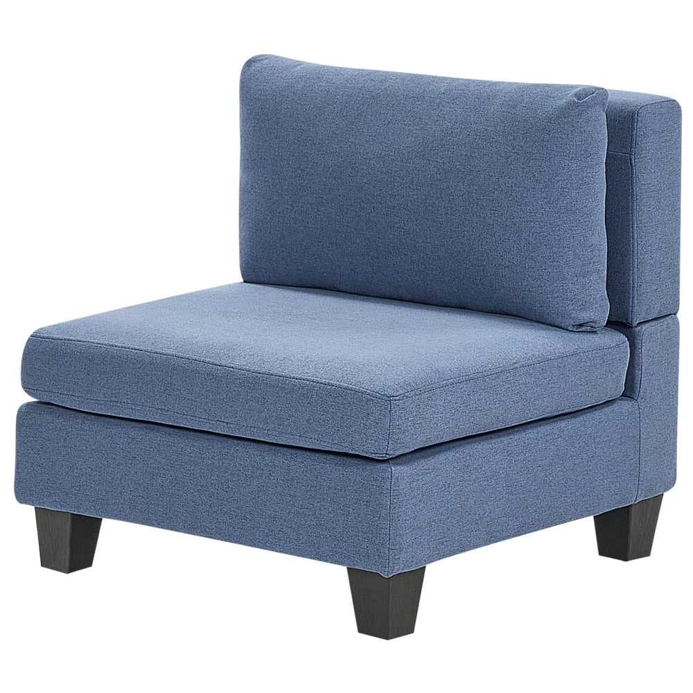 Divano componibile a 5 posti imbottito lato destro in tessuto blu con gambe nere e pouf stile moderno