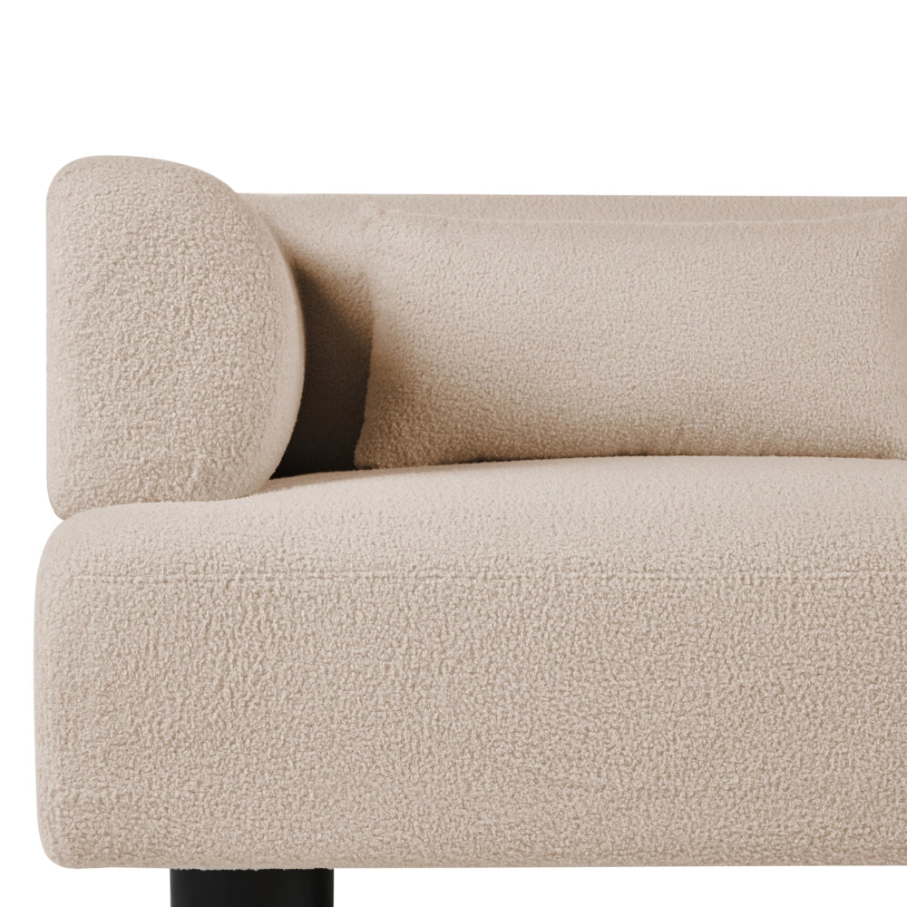 Divano a 2 posti Rivestimento in tessuto beige con gambe in legno e braccioli lineari Materiale idrorepellente Stile moderno Soggiorno