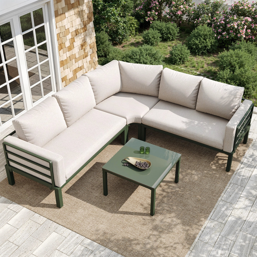 Set mobili giardino 4-5 persone: 1 tavolino caff cat vetro; ferro zincato verde; cuscini seduta beige; piedini regolabili
