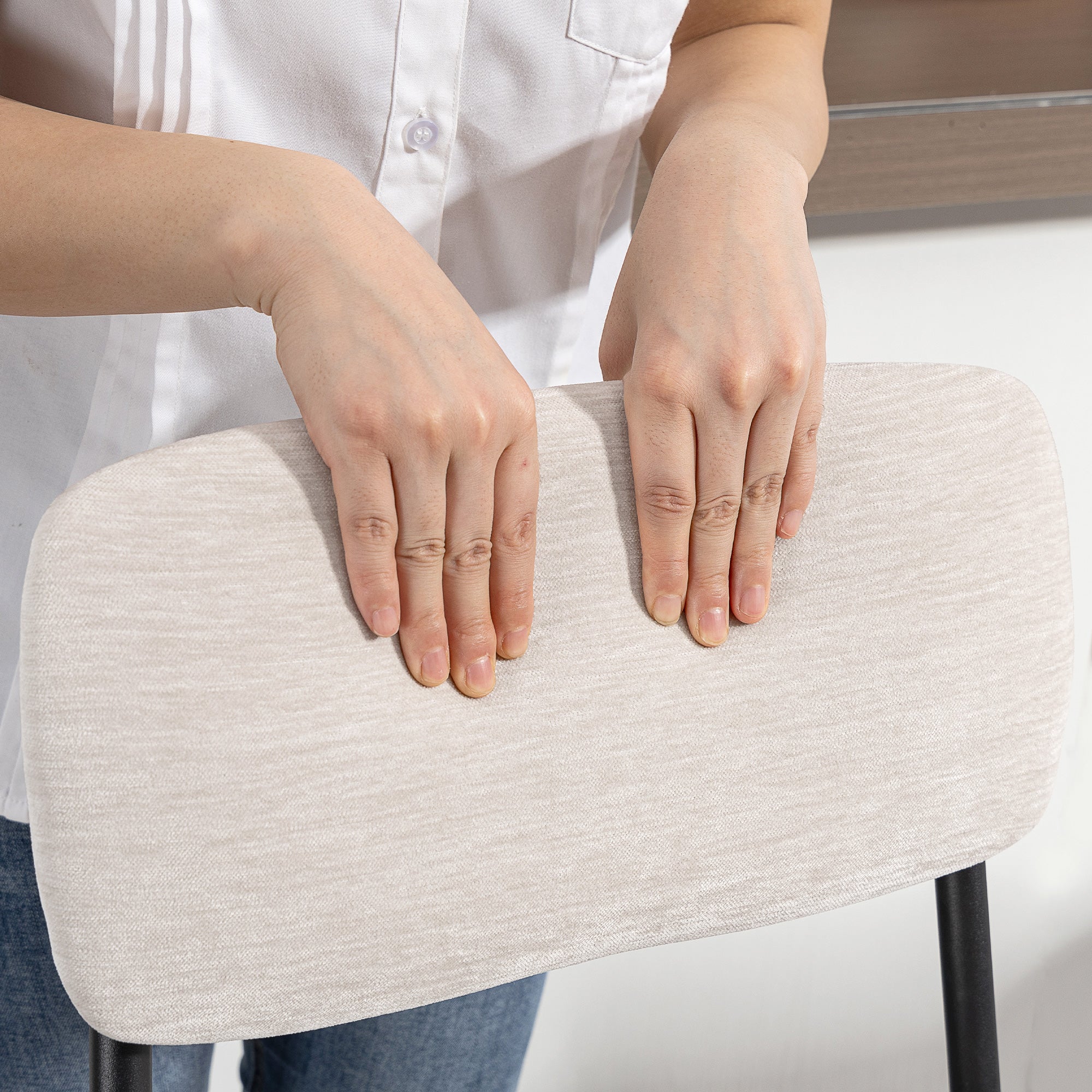 Set 2 Sgabelli da Bar con Schienale Alto Poggiapiedi e Rivestimento in Ciniglia Crema