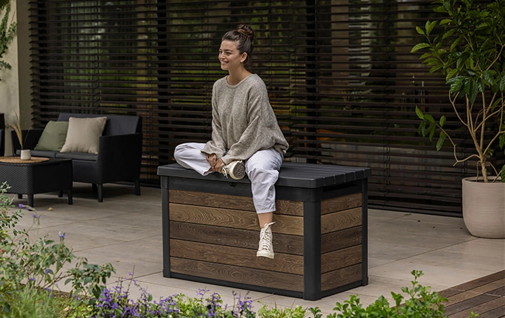 Baule Contenitore da Giardino 380L Keter Signature Deco Box 100 in Resina Effetto Legno Noce