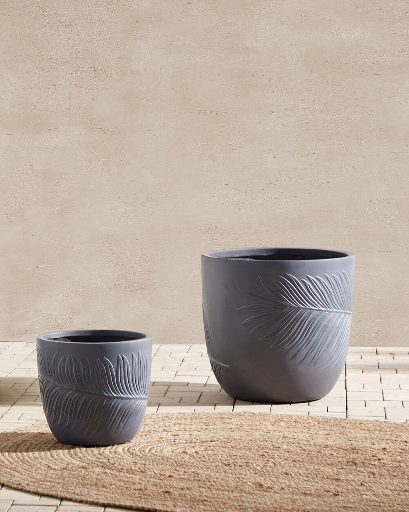 Vaso per piante da esterno in fibra di argilla grigio 42 x 42 x 40 cm Vaso rotondo resistente alle UC Motivo a foglie tradizionale