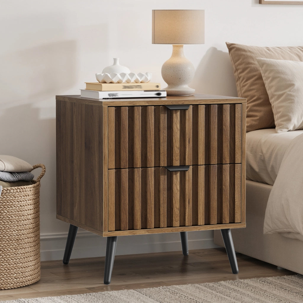 Comodino moderno con 2 cassetti, struttura in MDF e design incassato, colore Noce, 45 x 40 x 53 cm
