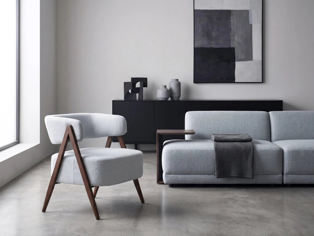 Poltrona "Astra" con struttura in finto legno - Grigio chiaro