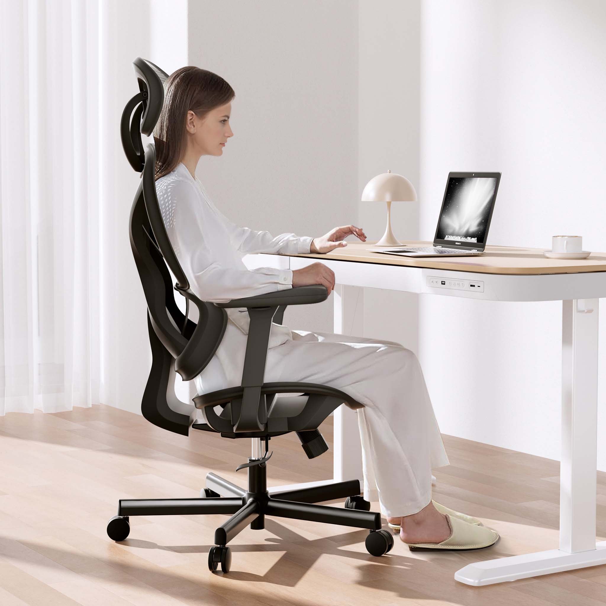 Sedia da ufficio ergonomica con regolazione di poggiatesta, braccioli e schienale, max 150 kg