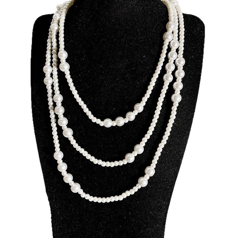 Catena per clavicola grigia multistrato con perline e perle, catena per maglione con perle bianche