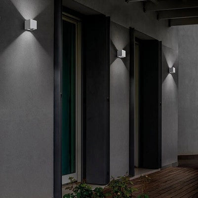 Sole Lampada da parete LED IP54 per esterni ed interni in alluminio pressofuso Grigio Scuro 2x10W 3000K design moderno compatto e versatile