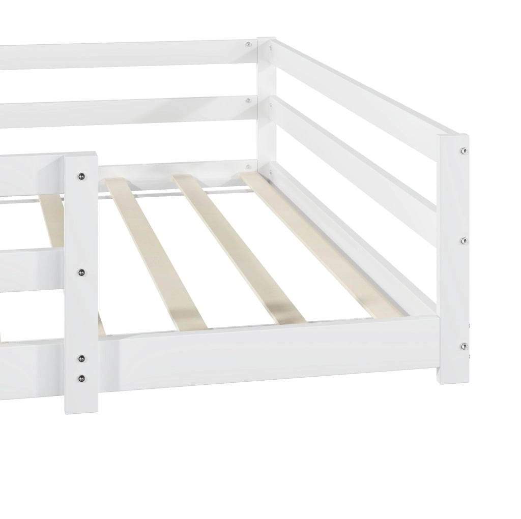 Letto Montessori 140x200 cm con sponde su 4 lati in legno di pino bianco