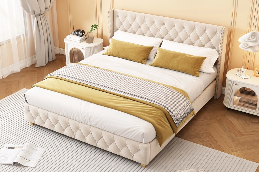 Letto imbottito 180x200 cm in velluto con testiera capitonné, gambe in legno, colore beige chiaro