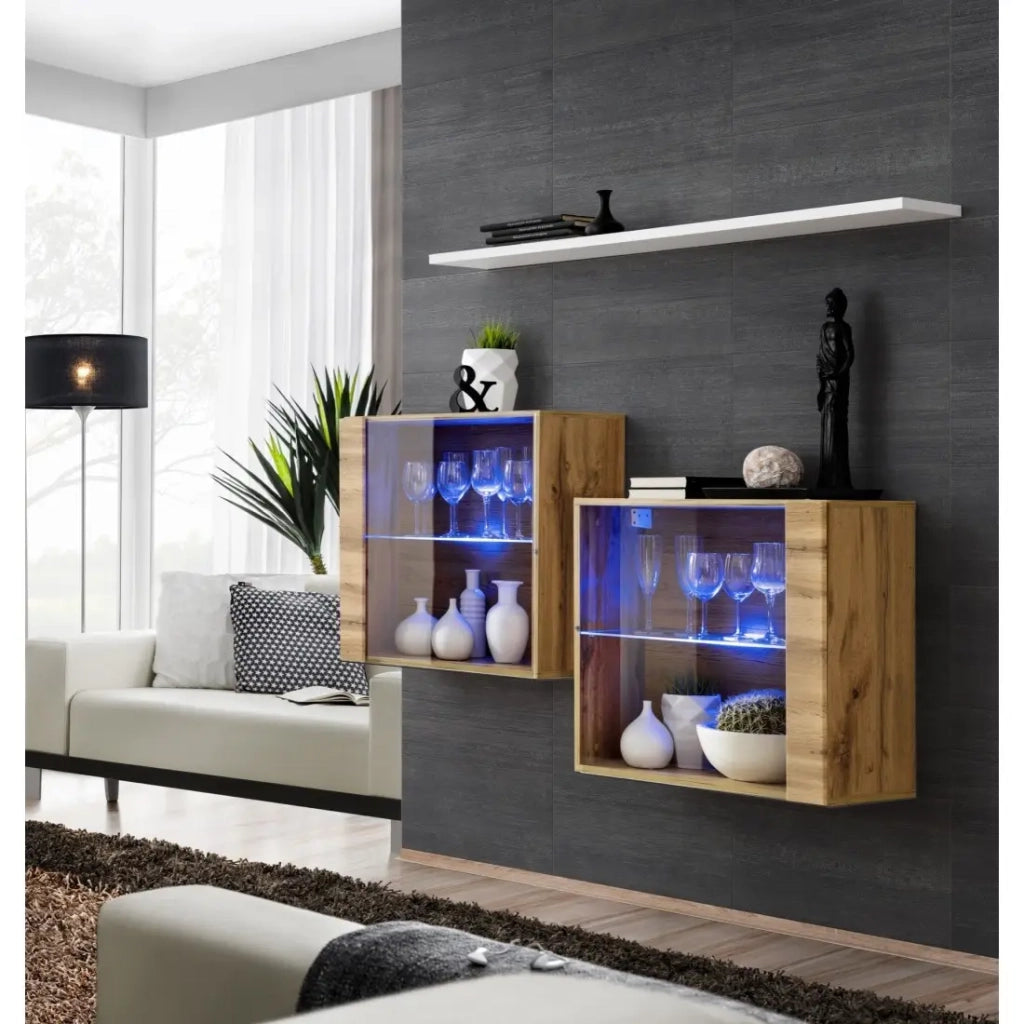 Set da salotto SWITCH SBIII in rovere Wotan, porta in vetro con LED integrato, mensola bianca, design moderno.